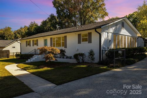 908 Ravendale Dr, Charlotte, NC, 28216-1523 | Card Image