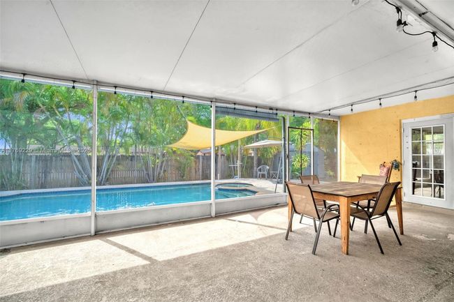 700 Nw 88 Th Ter, House other with 3 bedrooms, 2 bathrooms and null parking in Pembroke Pines FL | Image 5