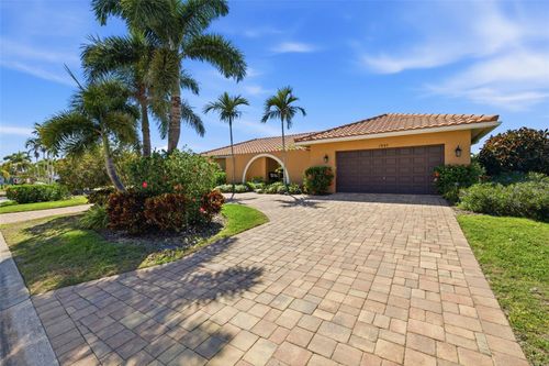 1997 Hawaii Ave Ne, St Petersburg, FL, 33703-3417 | Card Image