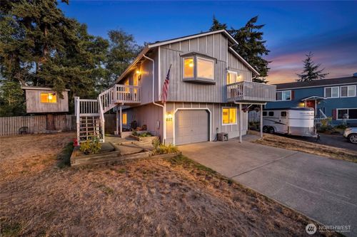 637 Cranberry Dr, Oak Harbor, WA, 98277-9705 | Card Image
