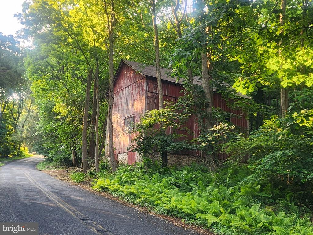 Land in MACUNGIE