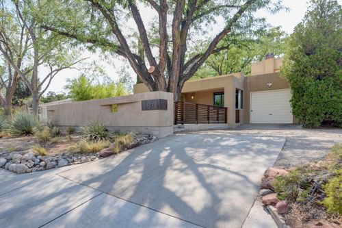 521 Graceland Dr Se, Albuquerque, NM, 87108-3332 | Card Image