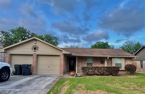 13642 Greenridge Dr, Sugar Land, TX, 77498-2227 | Card Image