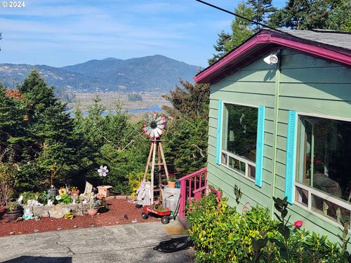 30235 Eagleview Dr, Gold Beach, OR, 97444-9569 | Card Image