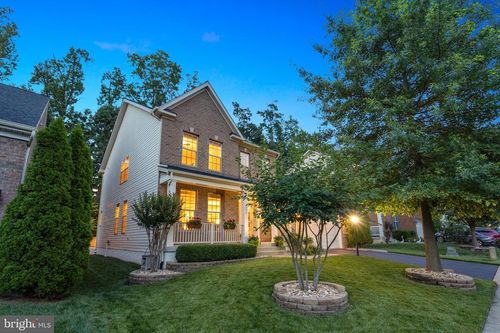 5696 Liberty Manor Cir, WOODBRIDGE, VA, 22193-3279 | Card Image