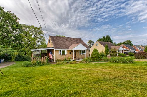 2040 Thomas Drive, North Huntingdon, PA, 15131 | Card Image