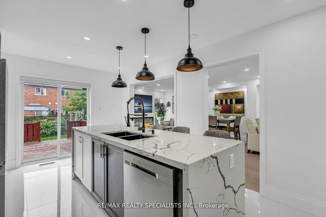 91 Buick Blvd, House other with 7 bedrooms, 5 bathrooms and 7 parking in Brampton ON | Image 15