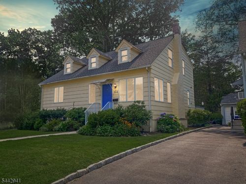 121 Columbia Ave, Cranford, NJ, 07016-2031 | Card Image