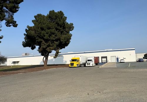 700 E Continental Ave, Tulare, CA, 93274-6814 | Card Image