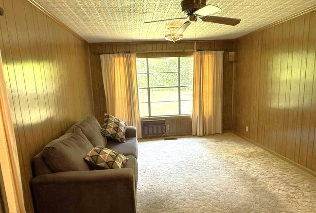 Den with separate entrance | Image 16