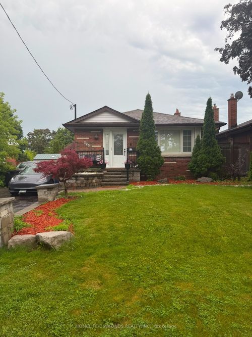 323 Ridgeway Ave, Oshawa, ON, L1J2T9 | Card Image