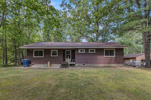 13987 Hickory Rd, Fruitport, MI, 49415-9402 | Card Image