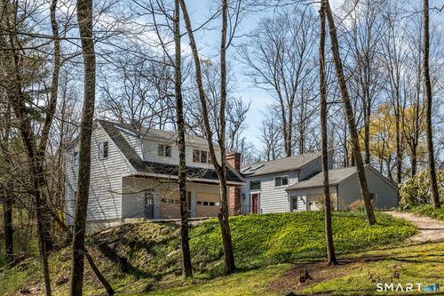 40 Interlaken Est, Lakeville, CT, 06039-2104 | Card Image