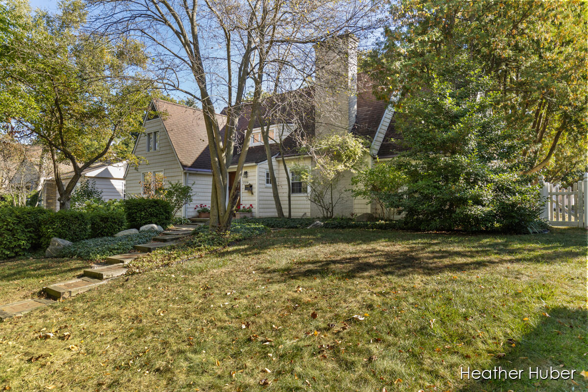 Oakwood Ave, Grand Rapids, MI 49505