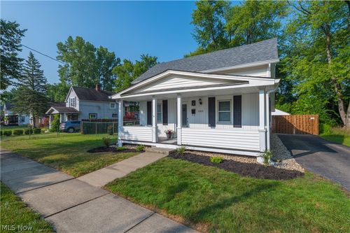 445 Berea St, Berea, OH, 44017-1831 | Card Image