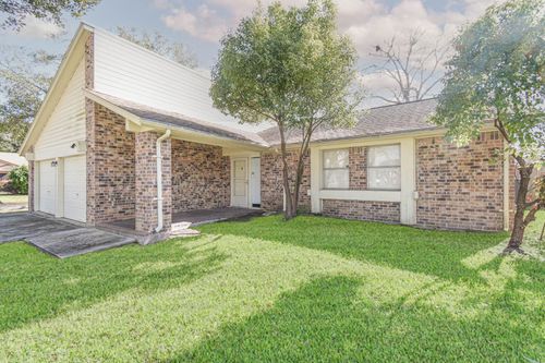 1102 Newport Blvd, League City, TX, 77573-5025 | Card Image