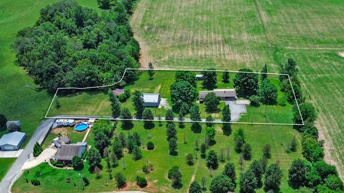200 Acorn Hill Dr, Sparta, TN, 38583-8819 | Card Image