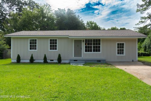 352 Beverly Cir, Crystal Springs, MS, 39059-2405 | Card Image