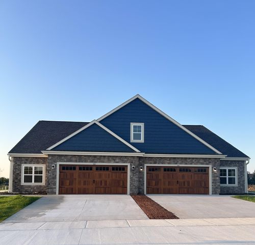 529 Fire Fly Trl, Hartford, WI, 53027-8713 | Card Image