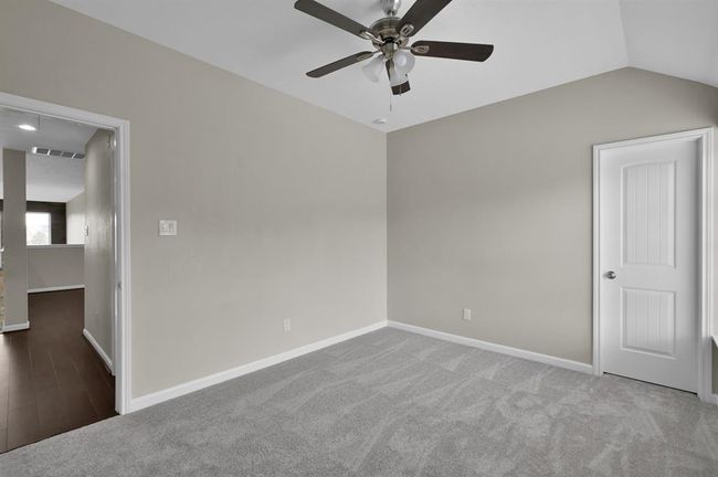 Bedroom 3 with ceiling fan. | Image 31