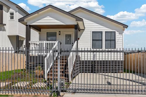 1311 E 35th St, Houston, TX, 77022-6411 | Card Image