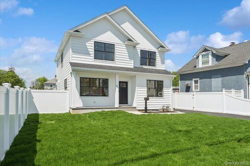 42 Second Street Extension, Glen Cove, NY, 11542 | Card Image