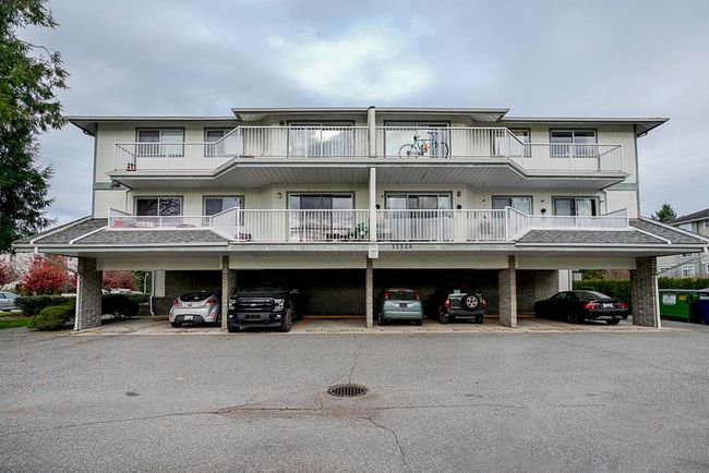 203 - 33225 Old Yale Road, Condo with 2 bedrooms, 1 bathrooms and 12 parking in Abbotsford BC | Image 2