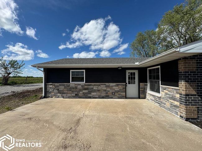 19229 Highway 5, Home with 4 bedrooms, 2 bathrooms and 2 parking in Centerville IA | Image 9