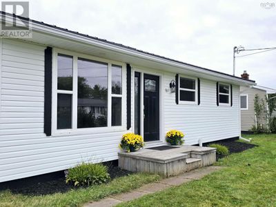 161 Cedar St, House other with 4 bedrooms, 2 bathrooms and null parking in Pictou NS | Image 2