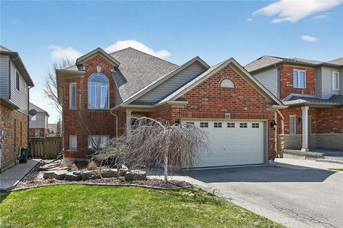 16 Downing Street, Binbrook, ON, L0R1C0 | Card Image