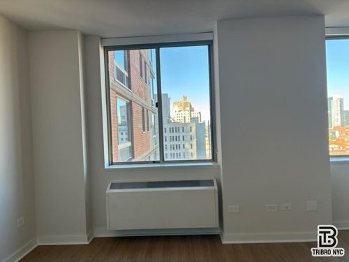 1n-305 W 50th St, New York, NY, 10019-8400 | Card Image
