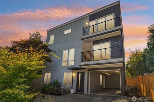 8020 17th Ave Nw, Seattle, WA, 98117-3616 | Card Image