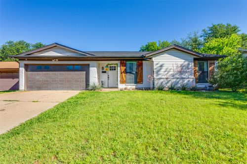 204 Laura Dr, Burleson, TX, 76028-3832 | Card Image