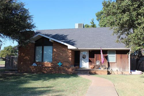 681 S 11th Avenue, Munday, TX, 76371 | Card Image