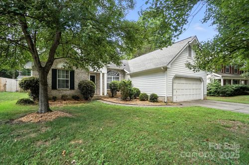 8213 Martindale Ln, Charlotte, NC, 28216-8739 | Card Image