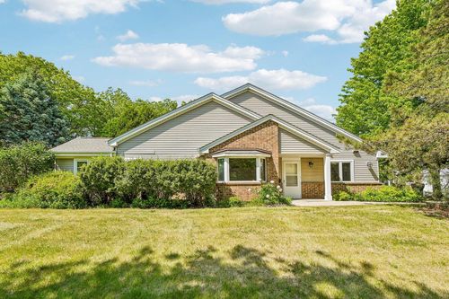 7017 W Hummingbird Court, MILWAUKEE, WI, 53223 | Card Image
