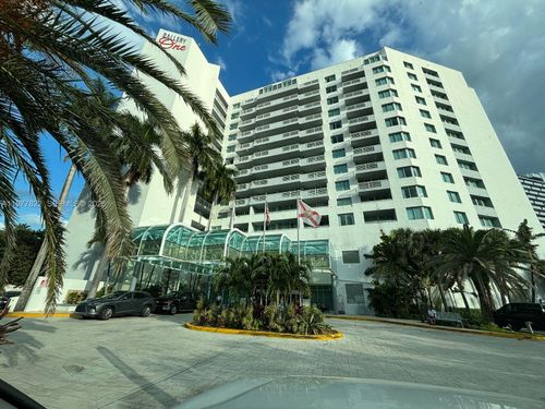 302-2670 E Sunrise Blvd, Fort Lauderdale, FL, 33304-3206 | Card Image