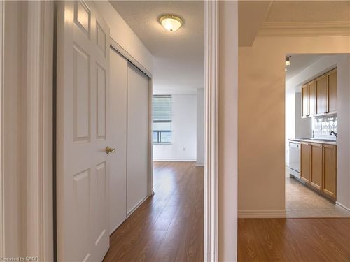 1413-55 Strathaven Dr, Mississauga, ON, L5R4G9 | Card Image