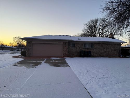2829 Garrison Dr, Sterling Heights, MI, 48310-2908 | Card Image