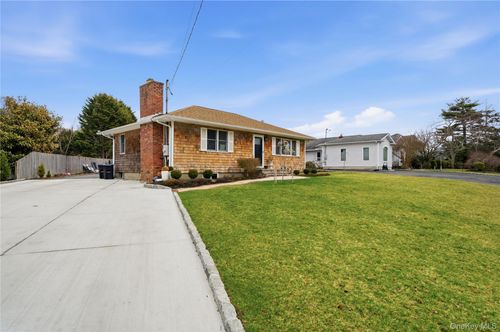 511 Old North Ocean Ave, Patchogue, NY, 11772-2472 | Card Image