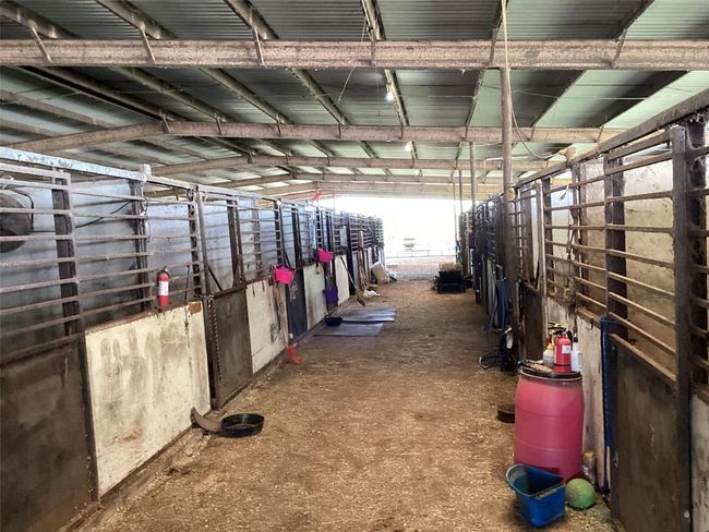 stalls | Image 10