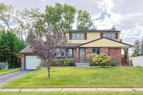 15 Alexander Dr, Syosset, NY, 11791-4814 | Card Image