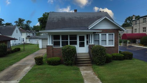 317 S 4th St, Watseka, IL, 60970-1618 | Card Image