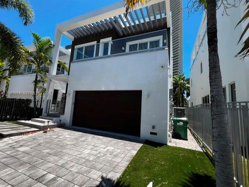 18975-18975 Atlantic Blvd, Sunny Isles Beach, FL, 33160-2301 | Card Image