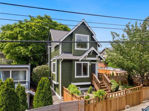 9219 Stone Ave N, Seattle, WA, 98103-3325 | Card Image