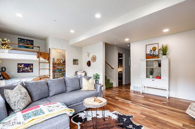 4611 S Cove Ln, Home with 3 bedrooms, 3 bathrooms and null parking in Daniel UT | Image 39