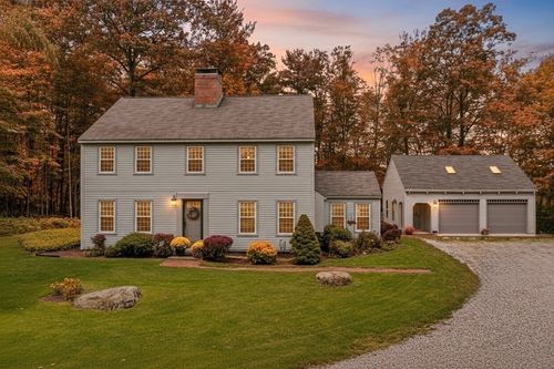 69 King Rd, Bedford, NH, 03110-4216 | Card Image