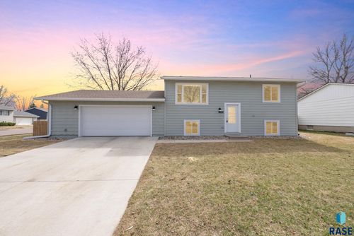 5901 W 58th St Street, Sioux Falls, SD, 57106 | Card Image