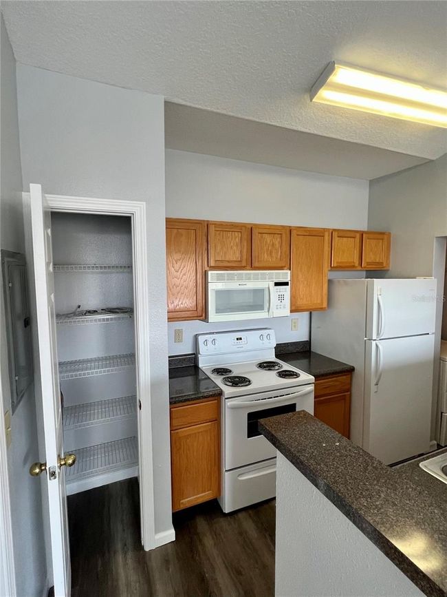 UNIT-3302 - 10764 70 Th Ave, Condo with 1 bedrooms, 1 bathrooms and null parking in SEMINOLE FL | Image 4