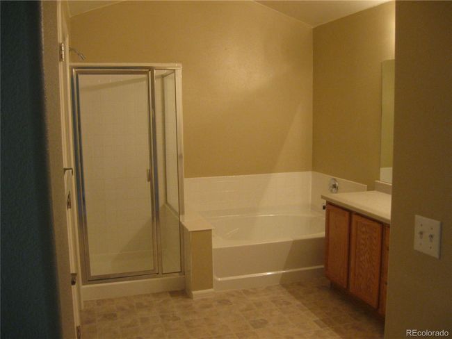 8338 Stonybridge Cir, Townhouse with 2 bedrooms, 3 bathrooms and 2 parking in Highlands Ranch CO | Image 13